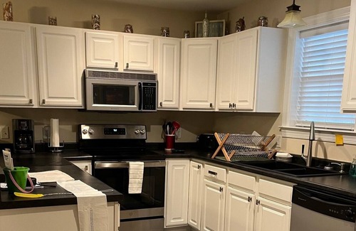 Tranquil Harbour Apartment | Private Spacious NE side 1 Bedroom Apartment-0.5 Mile Walk To Beach;