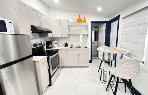 Gladeview Apartment | Private studio by Miami International Airport