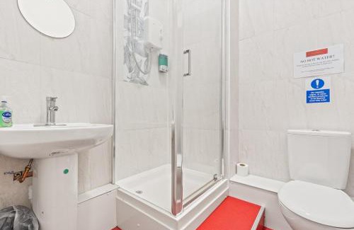 Dudley Apartment | Private Studio in Dudley,Kitchen&Bathroom,Sleeps 1