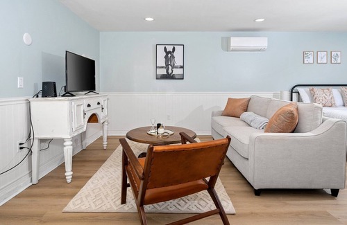 Bellingham Cottage | Private Studio Retreat: Modern Amenities, Natural Beauty in Bellingham Expanse