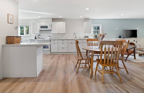 Bellingham Cottage | Private Studio Retreat: Modern Amenities, Natural Beauty in Bellingham Expanse