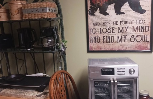 Newland House | Private Studio w/Bath, Laundry, Cooking, River Access, Storage, Large Dogs OK.