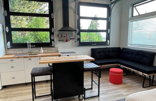 Fauntleroy Apartment | Private Studio w Peekaboo View