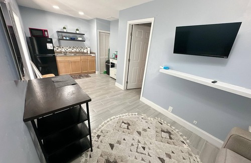 Golden Gate Apartment | Private Study in Naples