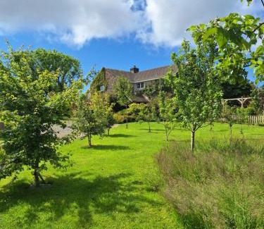 St Brides Bed & Breakfast | Private Suite at Llanddinog House near Solva
