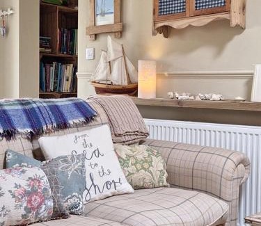 St Brides Bed & Breakfast | Private Suite at Llanddinog House near Solva
