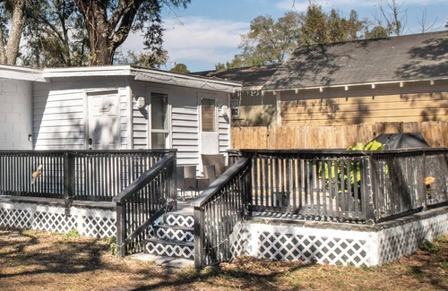 Sulphur Springs Apartment | Private Suite near Busch Gardens/Adventure Island/USF