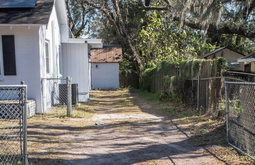 Sulphur Springs Apartment | Private Suite near Busch Gardens/Adventure Island/USF