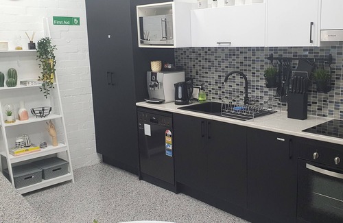 Preston House | Private Suite Plus Extras - Preston Central - 20mins to CBD