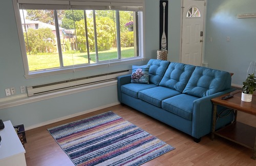 Regional District of Nanaimo House | Private suite w/ kitchen - 2 minutes from the beach