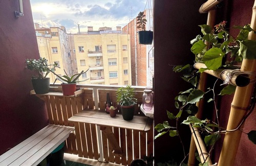 Navas Apartment | Private suite with bathroom : Sagrera