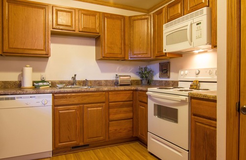 Gatlinburg - Pigeon Forge Cabin | Private, Super Fast WiFi Free, NFL Sunday, VideoArcade, Fishing & 2 Pools, Gated