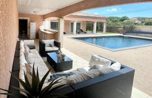 Livron-sur-Drome Villa | Private swimming pool & jacuzzi magnifique villa provençale