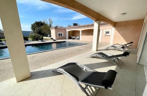 Livron-sur-Drome Villa | Private swimming pool & jacuzzi magnifique villa provençale