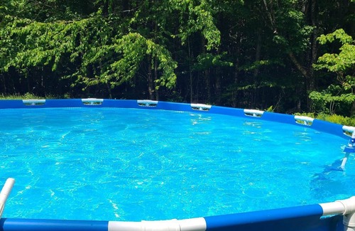 Londonderry House | Private Tavern, Hot Tub, 8-Fireplaces, Spa Baths, Fire Pit, Baths Ensuite - Shop or Ski!
