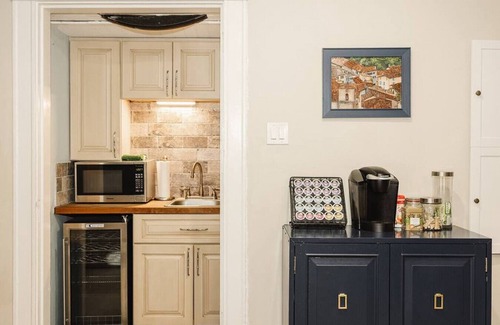 Cincinnati House | Private Top Floor 4BR Suite at Marion Hall Mansion