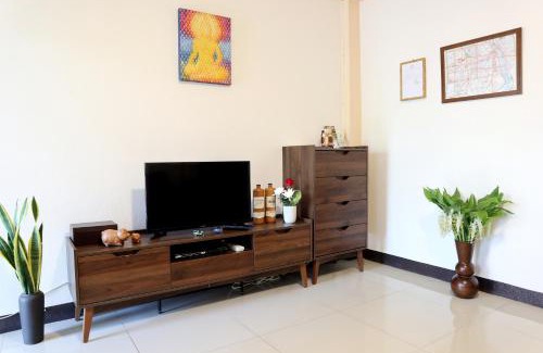Wat Ket House | Private Townhome (Riverside Area and Night Bazaar)