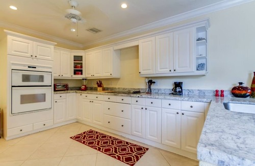 Wilton Manors House | Private Tropical Oasis, Pool! Walk to shopping & entertainment. Great Location.