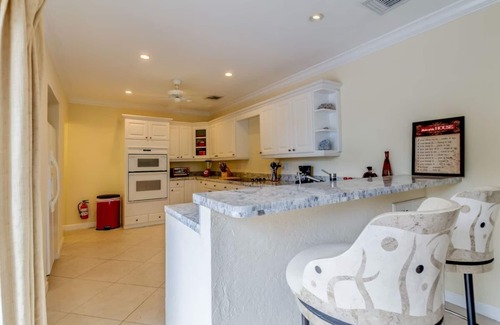 Wilton Manors House | Private Tropical Oasis, Pool! Walk to shopping & entertainment. Great Location.