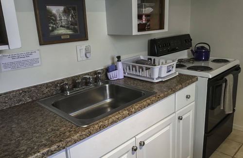 Ahwahnee Cottage | Private two bedroom cottage off Historic Highway 49.