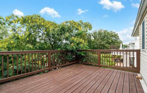 Rossville Apartment | Private Upstairs Unit near Balt City John Hopkins
