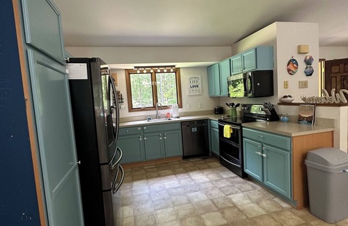 Livingston Cabin | Private cabin with high speed WiFi, firepit, and waterfront at Lake Anna!