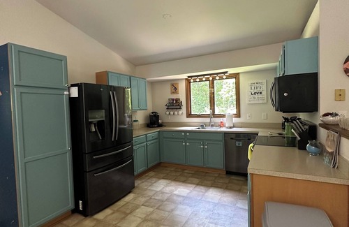Livingston Cabin | Private cabin with high speed WiFi, firepit, and waterfront at Lake Anna!