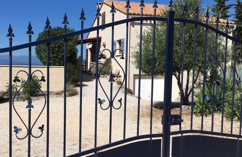 Vingrau House | Private vacation home with private pool in the south of France - dream view of vineyards
