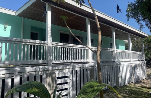 George Town House | Private Villa, 2 minutes from the beach, 4 minutes to Georgetown