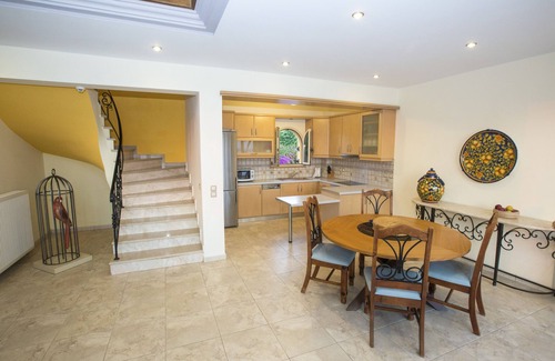 Svoronata Villa | Private villa, infinity swimming pool, fully equipped kitchen, wireless internet