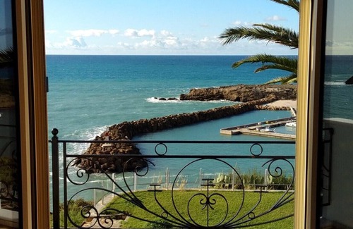 Svoronata Villa | Private villa, infinity swimming pool, fully equipped kitchen, wireless internet
