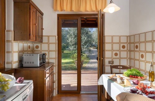 Pergine Valdarno House | Private Villa with WIFI, private pool, A/C, TV, patio, pets allowed, panoramic view, close to Arezzo