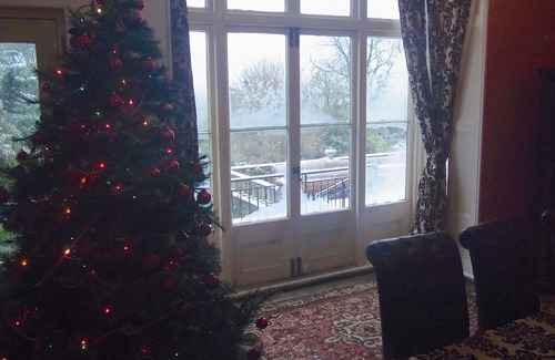 Ventnor Villa | PRIVATE VILLA ON COAST WITH GAMES ROOMS, SEA VIEWS, SPECTACULAR WALKS, GARDENS