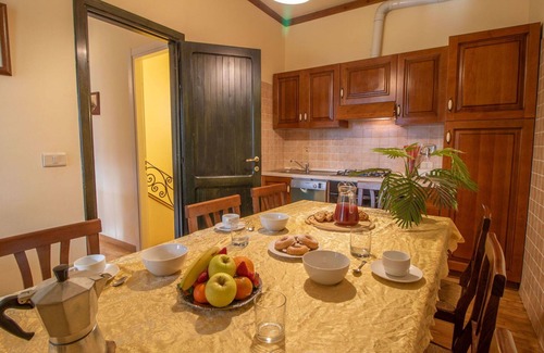 Casenuove Villa | Private Villa with A/C, private pool, WIFI, TV, patio, pets allowed, panoramic view, parking