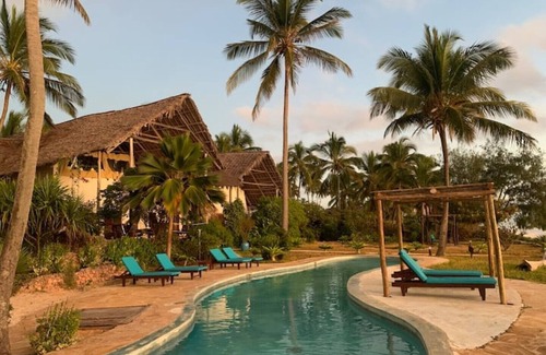 Pingwe Villa | Private Villa with outdoor swimming pool in front of large beach