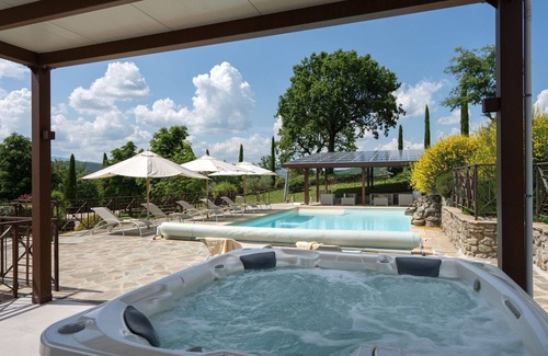 Subbiano Villa | Private Villa with private pool, hot tub, WIFI, A/C, TV, patio, panoramic view, close to Arezzo