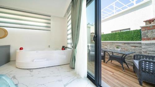 Fethiye City Center Villa | Private Villa with Pool in Fethiye, Close to the Coastal Walkway, in the Center