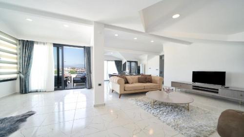 Fethiye City Center Villa | Private Villa with Pool in Fethiye, Close to the Coastal Walkway, in the Center