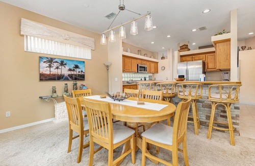 Sunset Lakes Villa | PRIVATE VILLA WITH SECURITY GATE, ON SUNSET LAKES-KISSIMMEE. 10MIN TO DISNEY :)