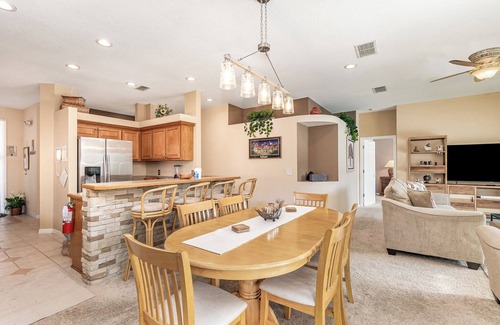 Sunset Lakes Villa | PRIVATE VILLA WITH SECURITY GATE, ON SUNSET LAKES-KISSIMMEE. 10MIN TO DISNEY :)