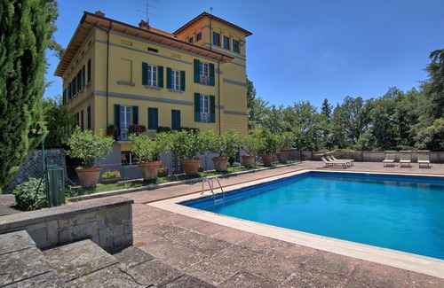 Ponte Buriano Villa | Private Villa with WIFI, private pool, hot tub, TV, panoramic view, parking, close to Arezzo