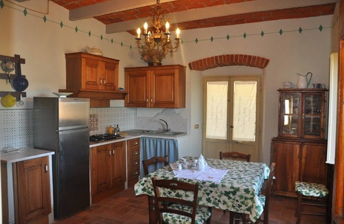 Capolona Villa | Private Villa with WIFI, A/C, private pool, hot tub, TV, patio, panoramic view, close to Arezzo