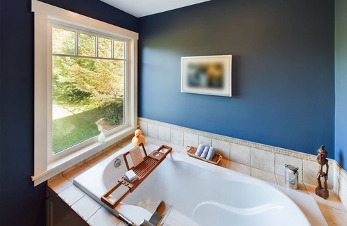 Underhill House | Private VT escape with views, soaking tub and luxury kitchen - pets welcome!
