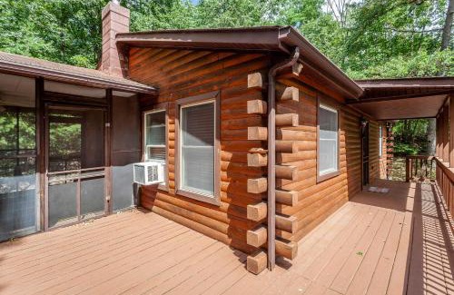Luray House | Private w Screened Porch Deck & Pet-Friendly