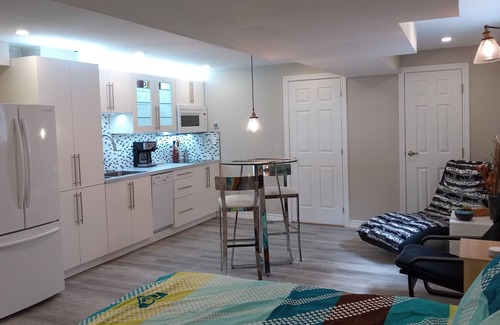 Cambridge Apartment | Private Walkout Basement Suite with Street Parking