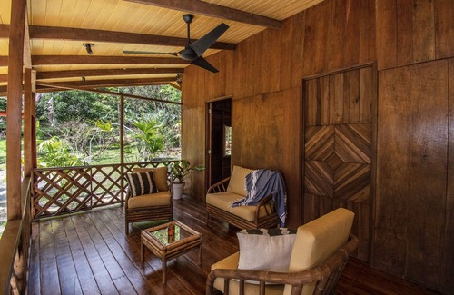 Ballena Villa | Private waterfall in Uvita, boho style house!