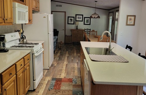 Sapphire Cabin | Private waterfalls, stream, pond Lake Toxaway Gorges State Park