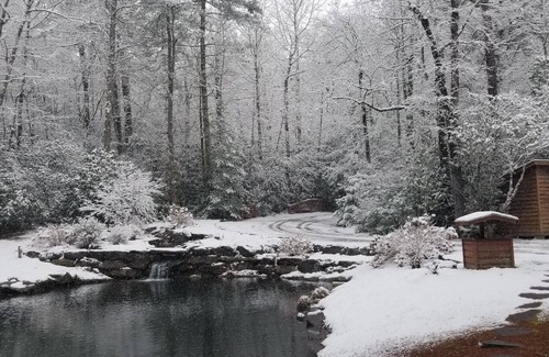 Sapphire Cabin | Private waterfalls, stream, pond Lake Toxaway Gorges State Park