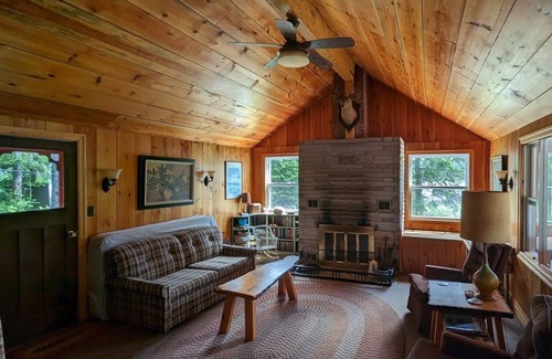 McKellar Cottage | Private Waterfront Getaway