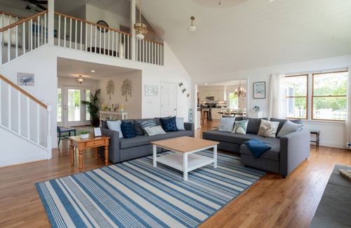 Deale Beach House | Private Waterfront Home w/Pier and 2+ Acres!